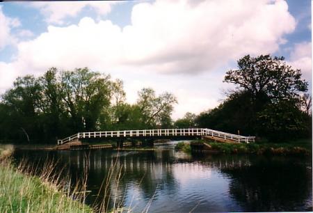 This bridge spans the River Soar where it runs towards Cossington Mill with the Grand Union Canal running to the left uo to the Cossington Lock.