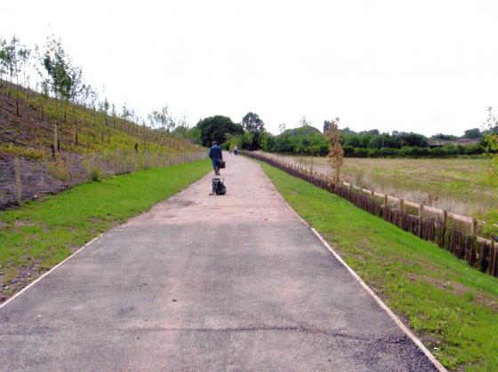 The path looking to the start by the entrance to the LPC. August 2006