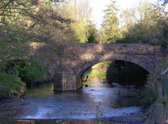 The Stone Bridge over Rothley Brook with Bridge Close to the right and Great Brick Close (Rothley Park) to the left. November 2005