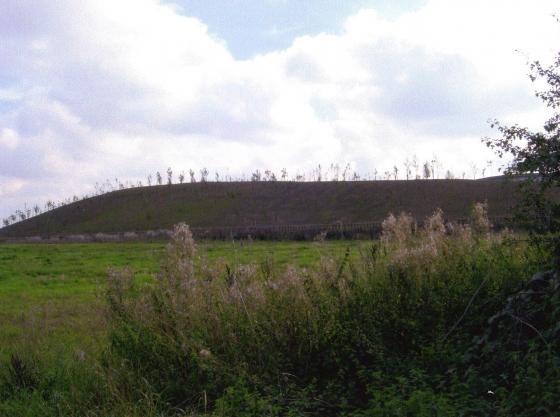 Looking to the slope around the LPC Site 304 over Site 254 Mountsorrel Meadows although this site is within the Parish of Rothley. September 2006