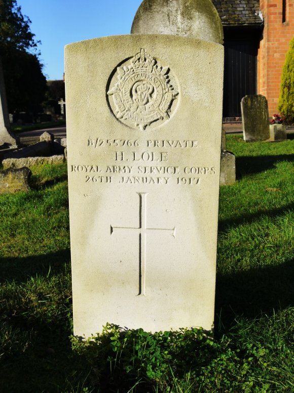 THE COMMONWEALTH WAR GRAVE OF HARRY LOLE IN ROTHLEY CEMETERY